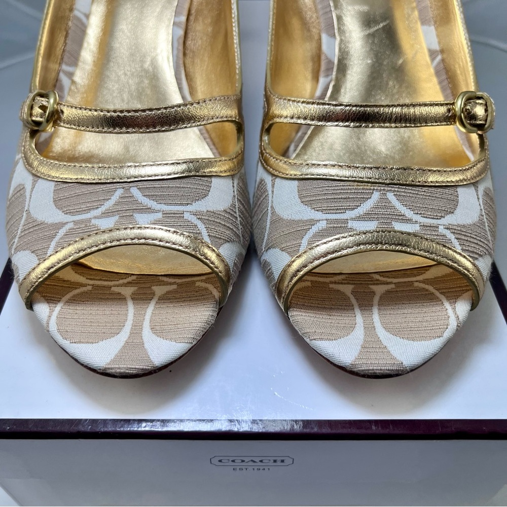 NIB Coach Hayes Khaki Signature Canvas/Gold Leather Peep Toe Heels Sz 9 - Picture 6 of 12